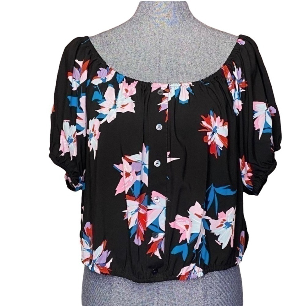 NWT Candie's black floral print crop top